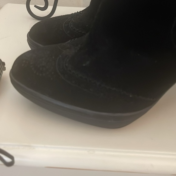 Tod’s Black Suede Heel Boots - Picture 7 of 11